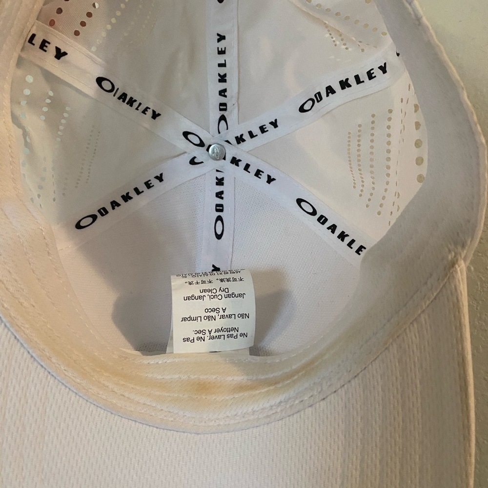🧢Oakey White Snapback Hat - Picture 6 of 8
